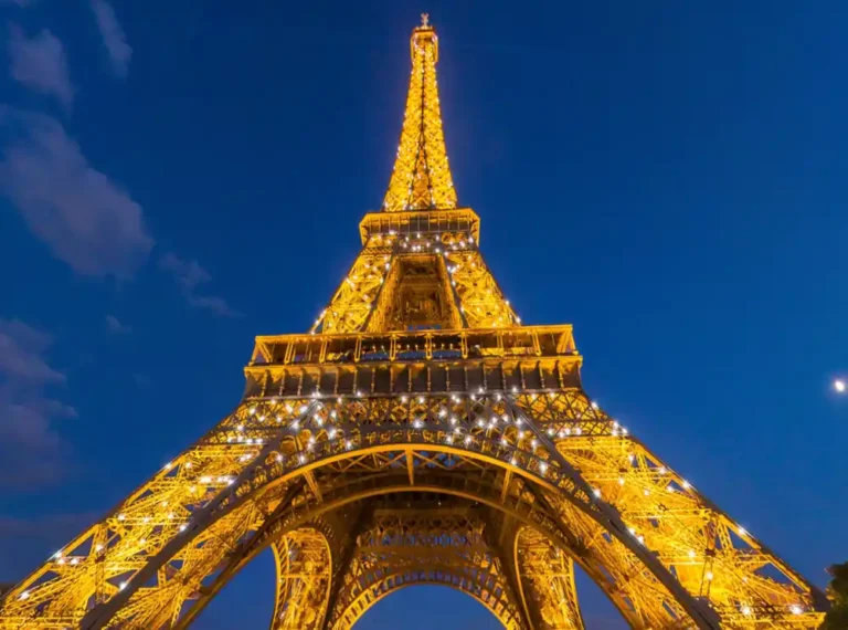 Eiffel_Tower_Paris_Guided_Tour_Private