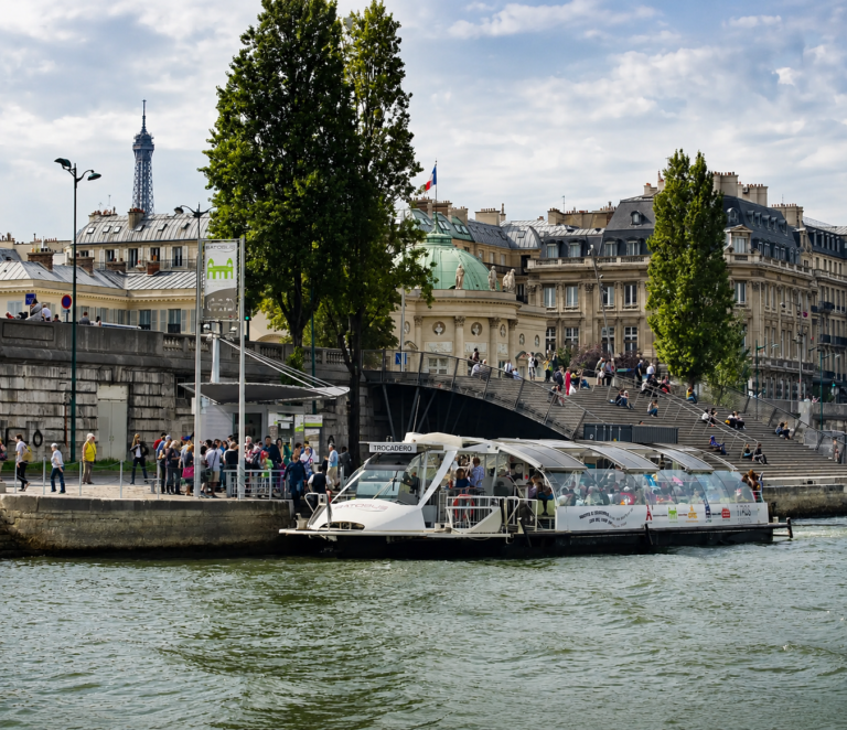 48h Ticket for The Best Paris Hop-On Hop-Off River Cruise