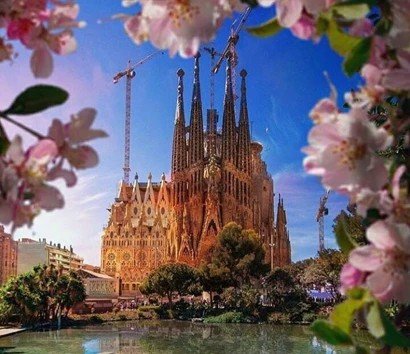 Sagrada Familia Private Guided Tour (skip de line): 10 Stunning Highlights