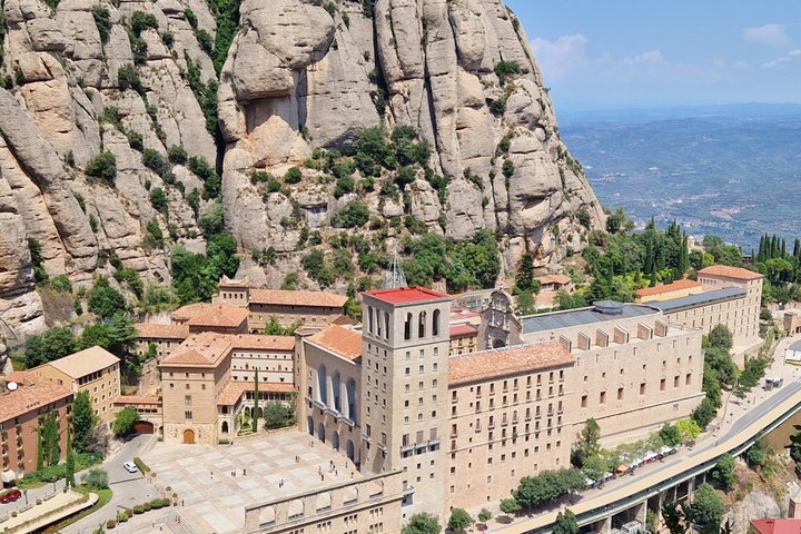 Amaizing Montserrat Tour from Barcelona with Tram, Entry Tickets and Lunch