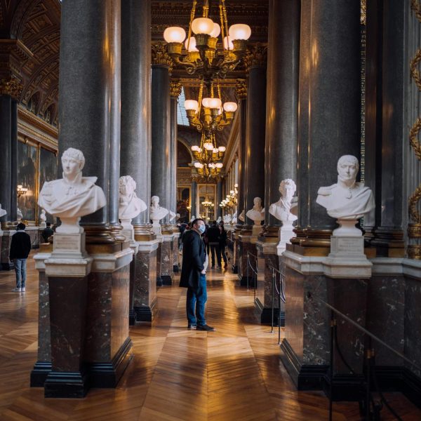Versailles_palace_room_sculpture_guided_tours