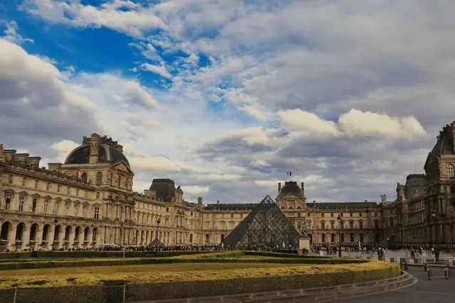 photo — The Louvre